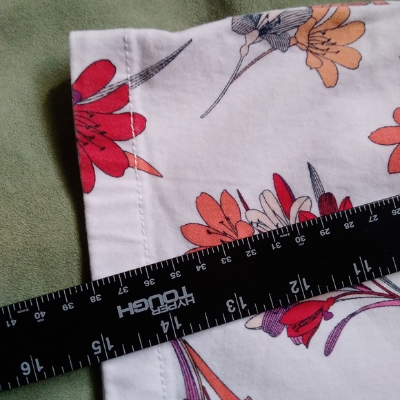 ST John's Bay shorts floral white red orange pink yellow flowers EUC Sz … - Picture 16 of 16